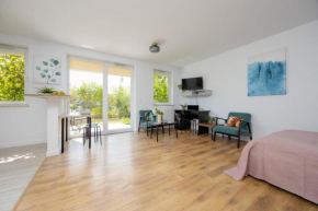 Exceptional Studio with Parking and Garden by Noclegi Renters